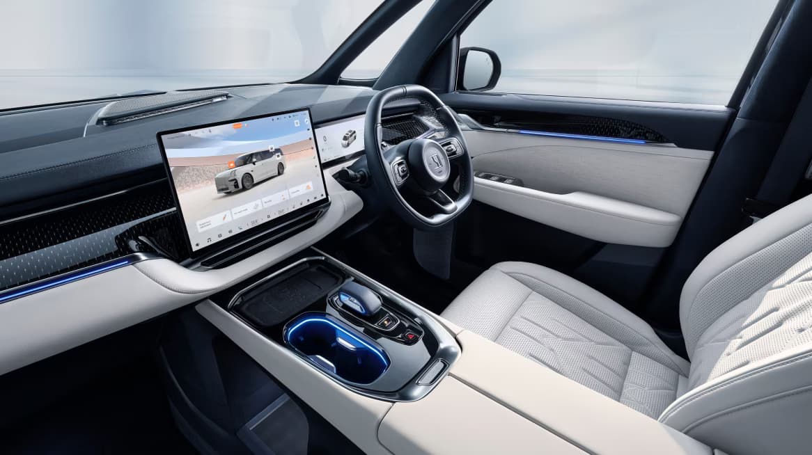 15.05" 2.5K OLED Display